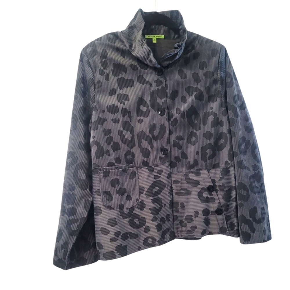 Like new Trisha Tyler gray very soft cheetah print jacket size Large